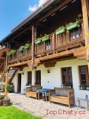 Apartmány a keramická dílna Selský dvůr Selský dvůr s pavlačí