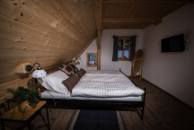 Roubenka u sjezdovky 