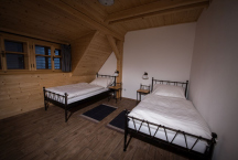 Roubenka u sjezdovky 