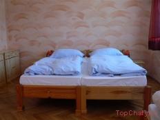 Chalupa ve Lhotce ložnice
