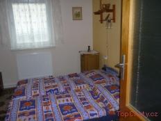 Chalupa ve Svratouchu ložnice