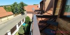 Chata Lucie Chata Lucie - z podkrovních pokojů výhled na horu Říp
