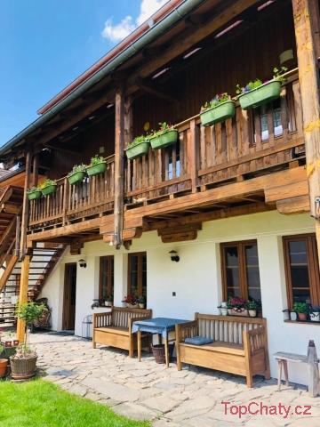 Apartmány a keramická dílna Selský dvůr Selský dvůr s pavlačí