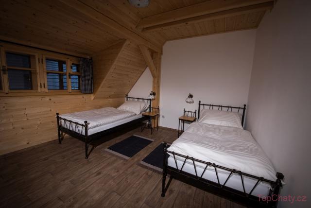 Roubenka u sjezdovky 