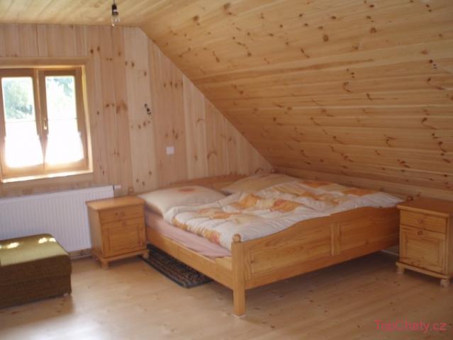 Chalupa pod lomem ložnice