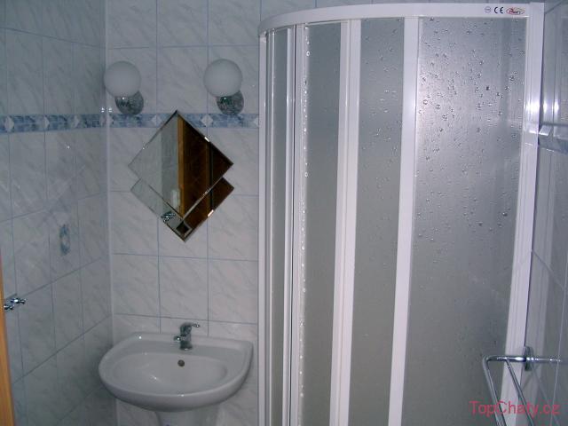 Chata u soutoku koupelna
