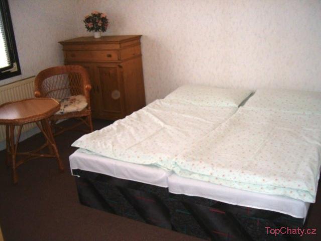 Apartmán Poniklá ložnice