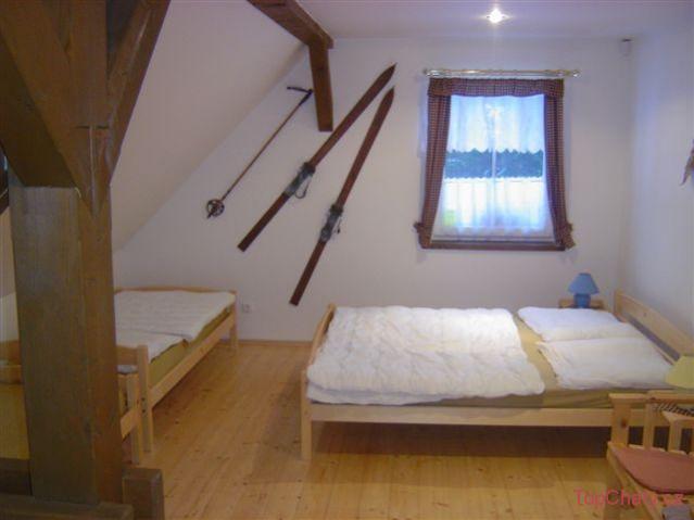 Roubenka Pod skálou ložnice