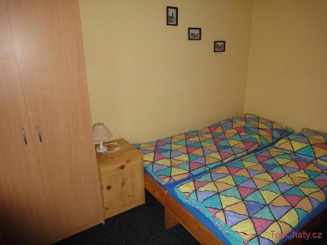 Smrková chaloupka ložnice