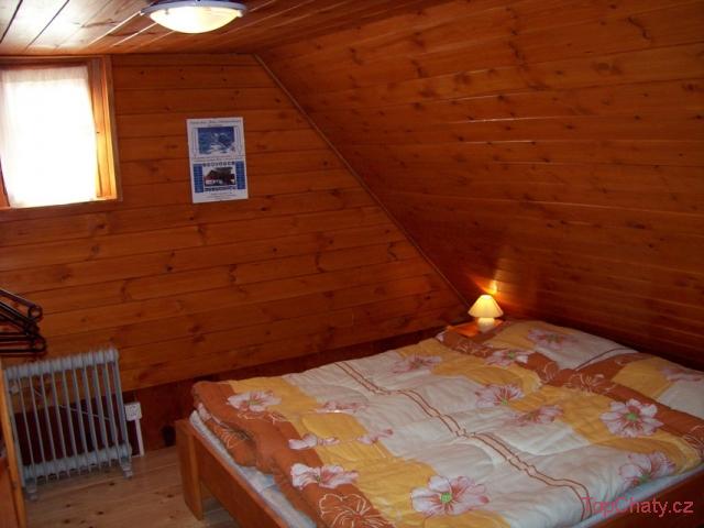 Chalupa u Granátu ložnice
