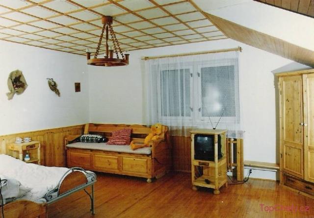 Ubytování na Malé Skále obýv. pokoj