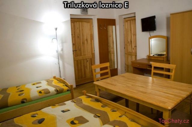 Apartmány Na Zlaté stezce * * * třílůžková ložnice E