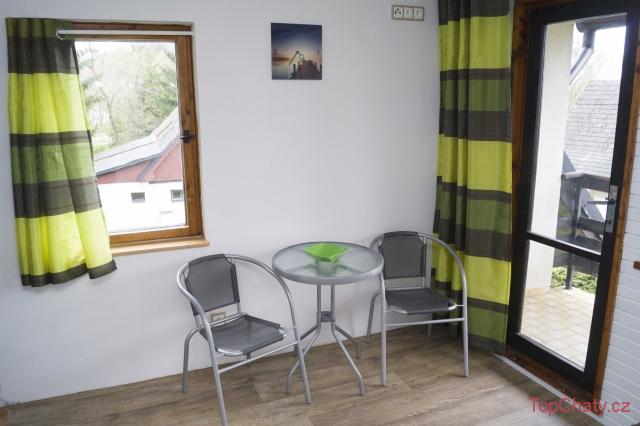 Chata Lipno Hůrka č. 106 Ložnice s lodžií - sezení