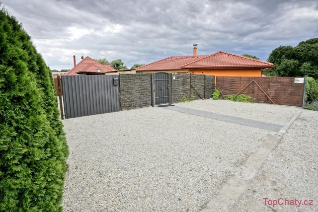 VITIS Valtice Parkoviště před penzionem