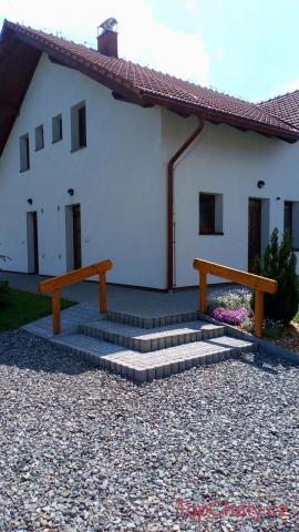 Chata Zlatý Dub pohled z parkovací plochy