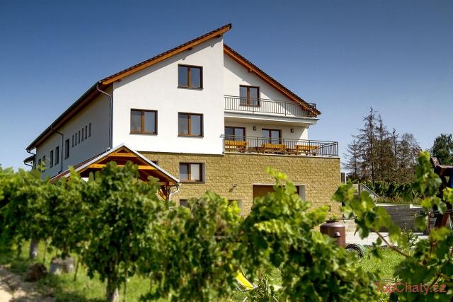 VINAŘSTVÍ A PENZION KNÁPEK STRACHOTÍN 
