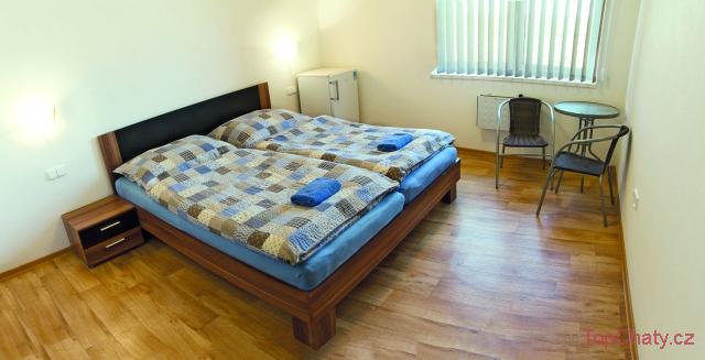 VINAŘSTVÍ A PENZION KNÁPEK STRACHOTÍN 