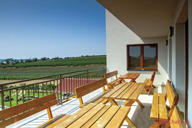 VINAŘSTVÍ A PENZION KNÁPEK STRACHOTÍN 