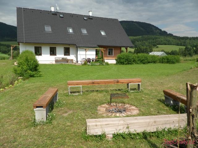 Chaloupka na Vršku ohniště