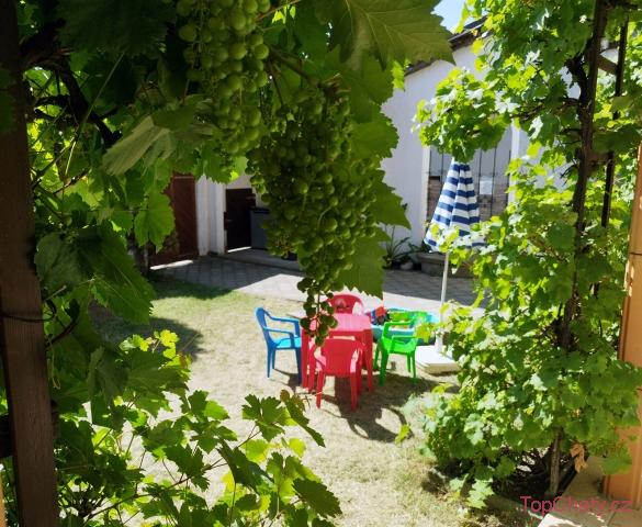 Chata Lucie Chata Lucie - zahrádka s posezením a grilem
