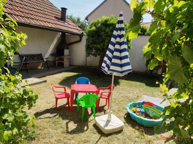 Chata Lucie Chata Lucie - zahrádka s posezením a grilem