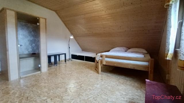 roubenka za hurtovnou velký pokoj v podkroví pro 5 lidí byt1
